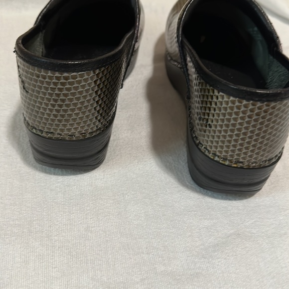 Dansko Clogs. Rare greenish color - Picture 4 of 6
